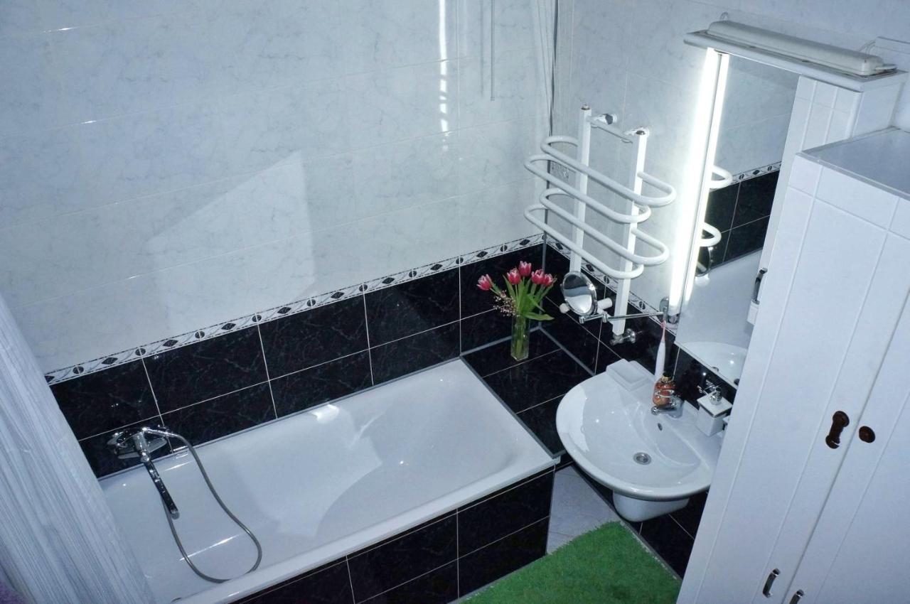 إلفيف Apartments On Rynok Square, The Heart Of The City المظهر الخارجي الصورة